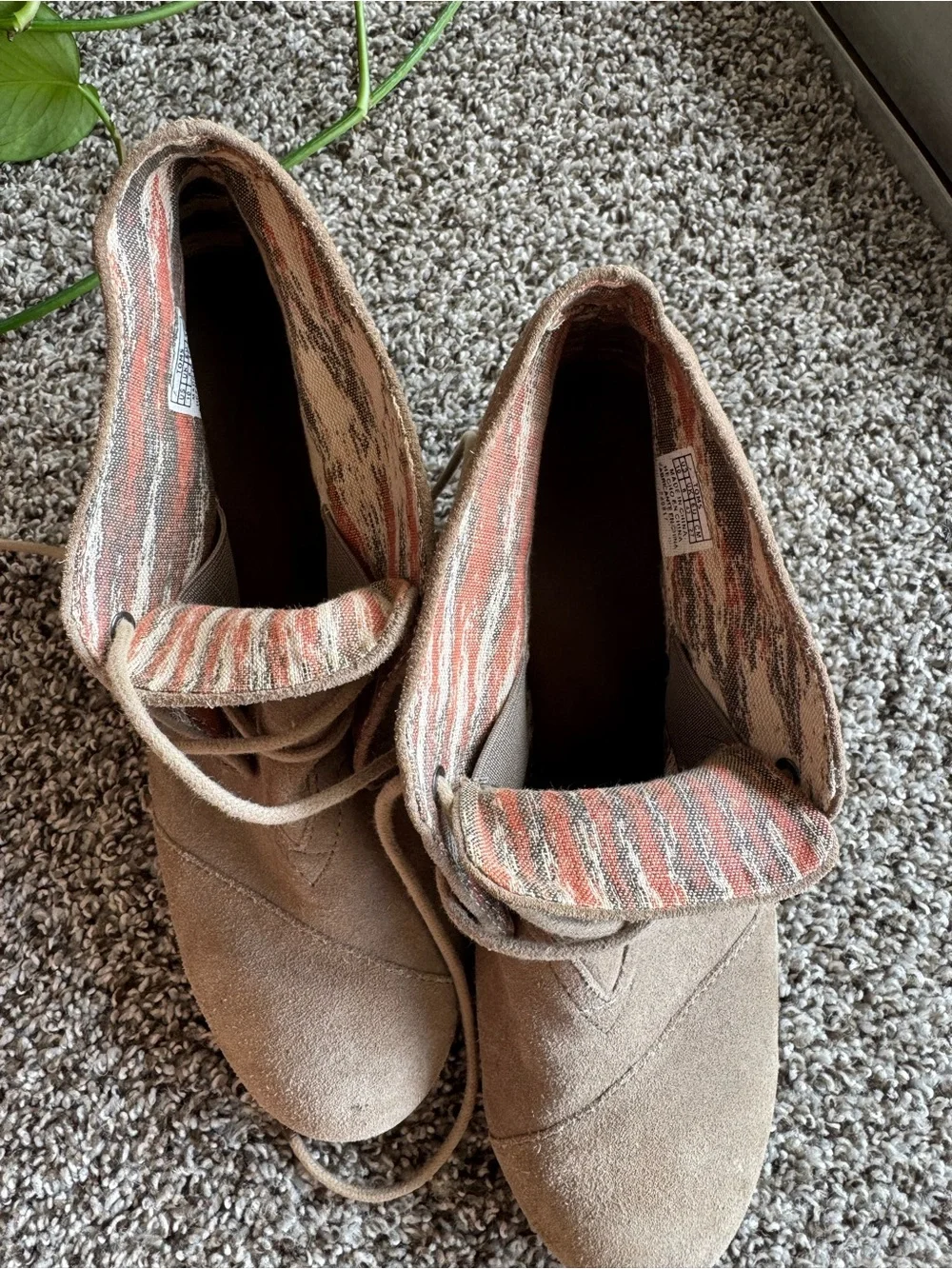 TOMS Suede Wedge Booties Womens Size 10 Taupe Lace Up Chukka Ankle Boots